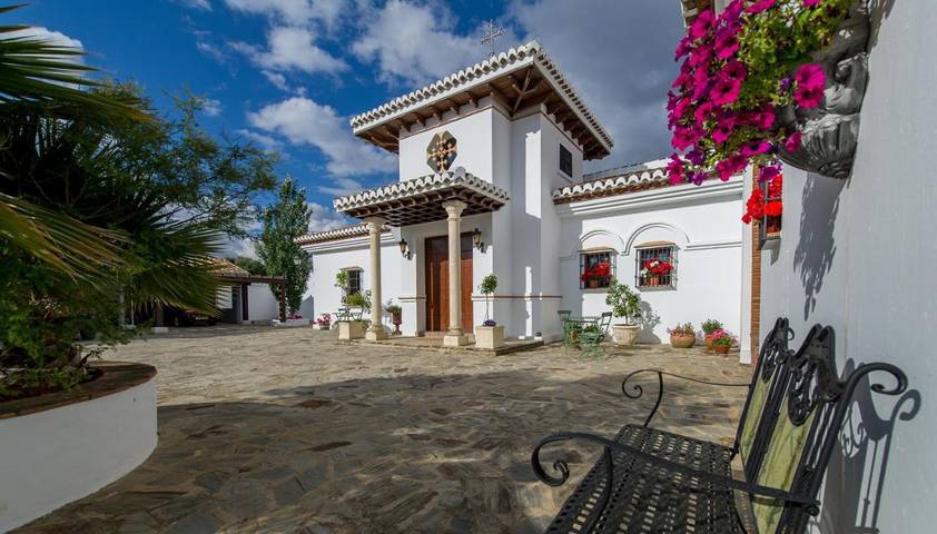 Casa rural para 2 personas, con Jacuzzi y Terraza además de Jardín y Piscina en Antequera