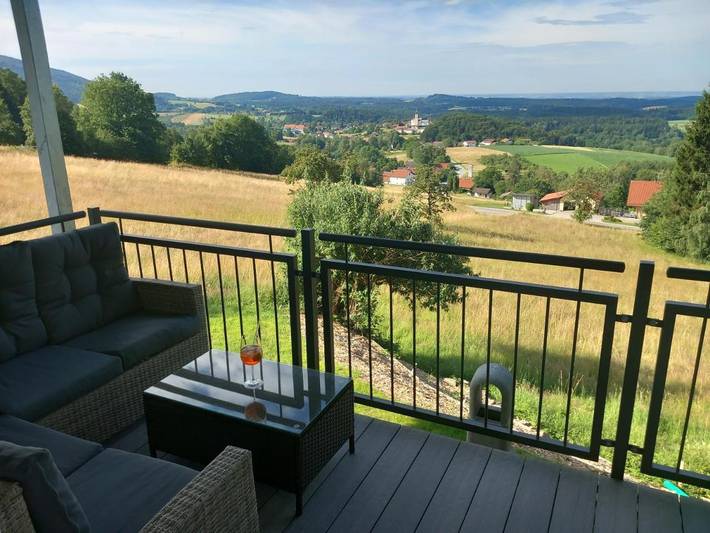 Ferienwohnung für 4 Personen, mit Balkon und Terrasse sowie Garten und Sauna in Deggendorfer Land
