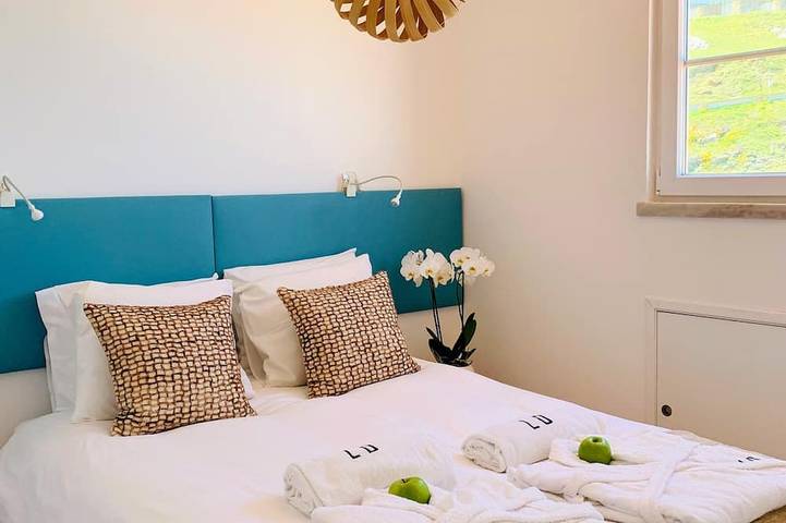 Unique Romantic Beach House by the Atlantic Ocean in Azenhas do Mar, Costa de Lisboa