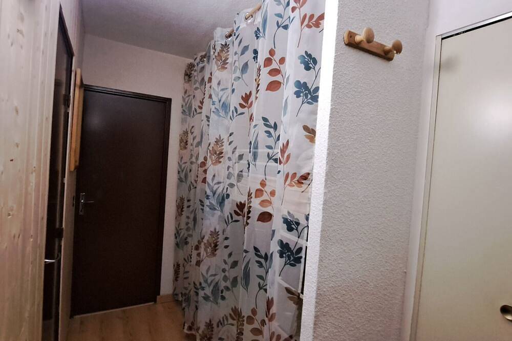 Geheel appartement, Comfortable T2 with balcony and parking in Jausiers in Jausiers, Nationaal park Mercantour