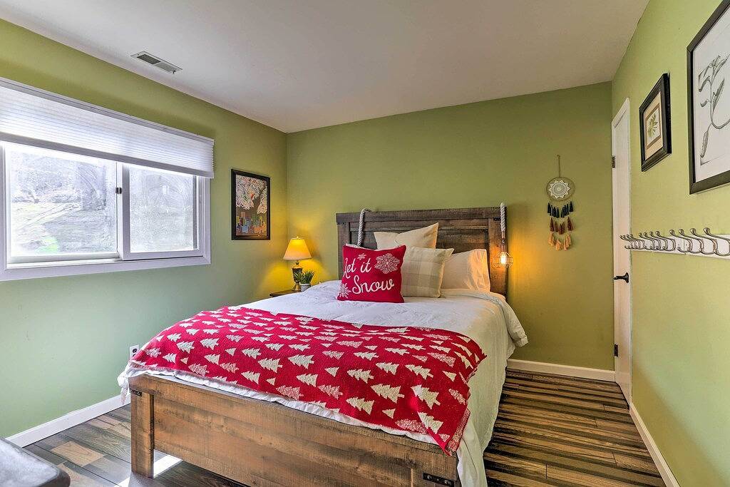 Ganze Wohnung, Mountain Creek Condo w/ Grill: Walk to Lifts! in Mountain Creek