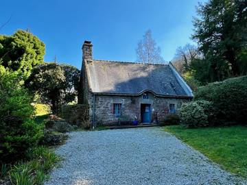 Gîte pour 4 personnes, avec piscine ainsi que vue et jardin à Quistinic