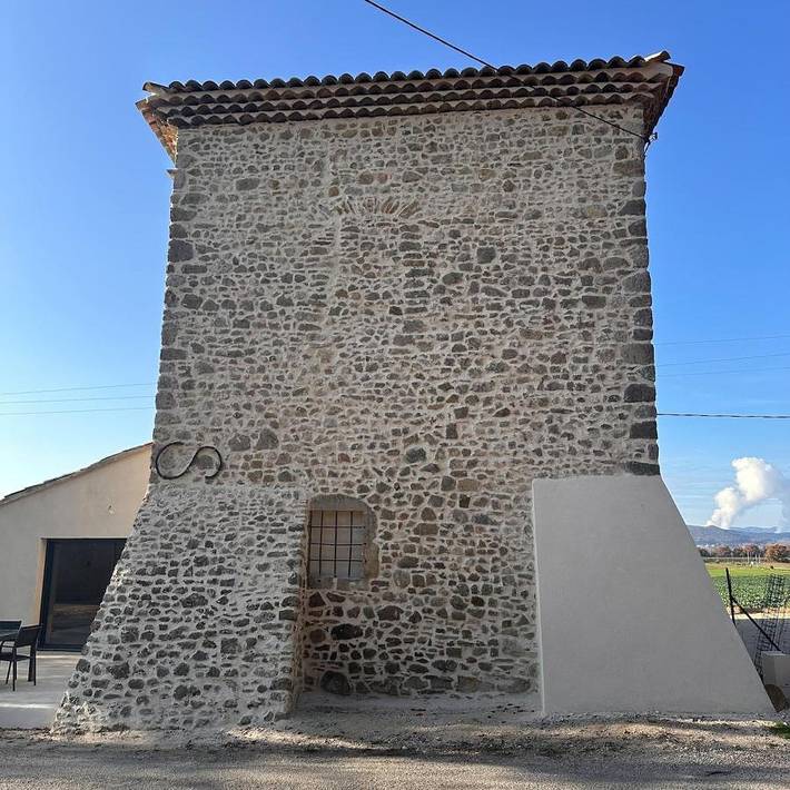 Location de vacances pour 10 personnes, avec vue et piscine ainsi que terrasse et jardin à Bonlieu-sur-Roubion - 4