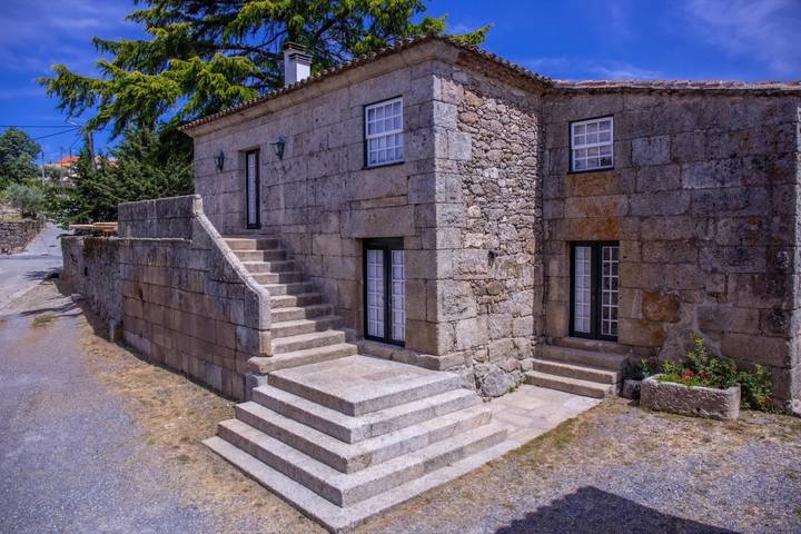 Room '7 Chaves' with Mountain View, Wi-Fi and Air Conditioning in Beira Interior Norte, Sortelha