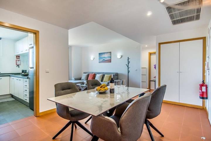 Maison d’hôte pour 4 personnes, avec terrasse ainsi que jardin et piscine à Quarteira - 2