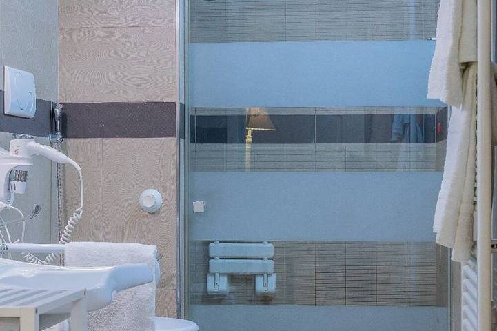 Location de vacances pour 4 personnes, avec Jardin et Piscine à Erchie - 4