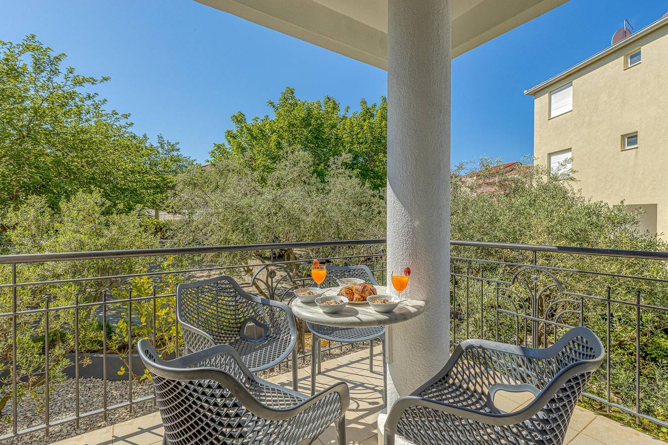 Ganze Wohnung, Apartment Tonka 220m from the beach in Okrug Gornji, Ciovo