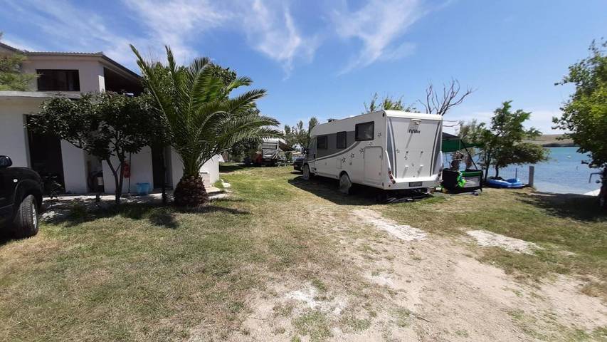 Camping pour 4 personnes, avec jardin et vue, animaux acceptés dans Pag - 4