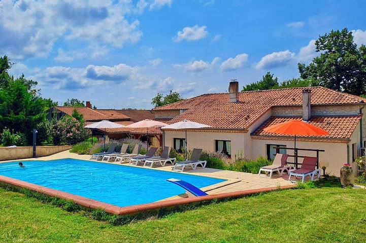 Gîte pour 14 personnes, avec Terrasse et Jardin