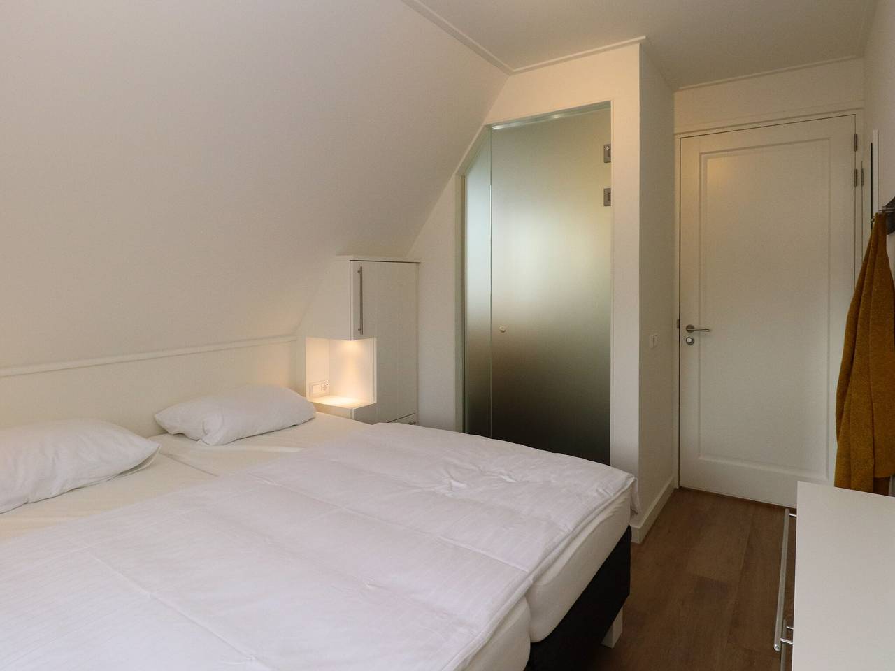 Villa am See mit Terrasse in Delfstrahuizen, Friesland