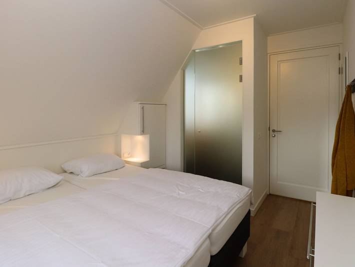 Villa am See mit Terrasse in Delfstrahuizen, Friesland