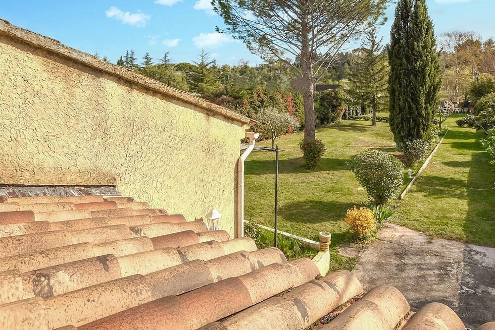 Stunning home in Loriol-du-Comtat in Loriol-du-Comtat, Vaucluse