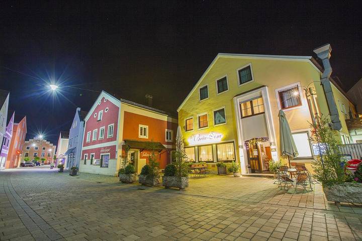 Hotel, mit Terrasse