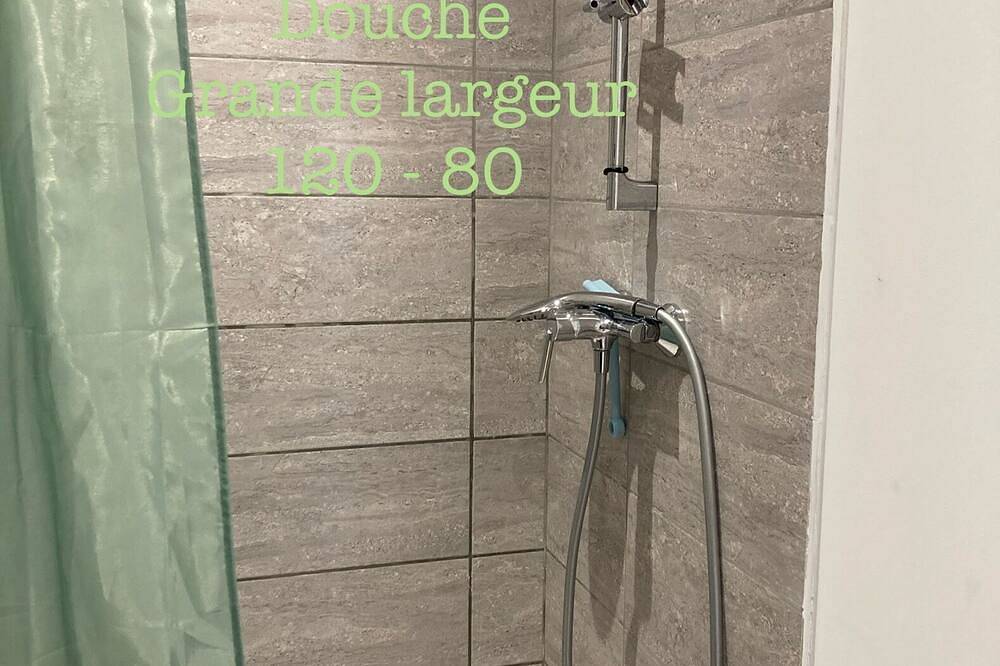 Entire apartment, Garden level Studio8 Cosy~Pool~Garden in Le Cannet-des-Maures, Draguignan region