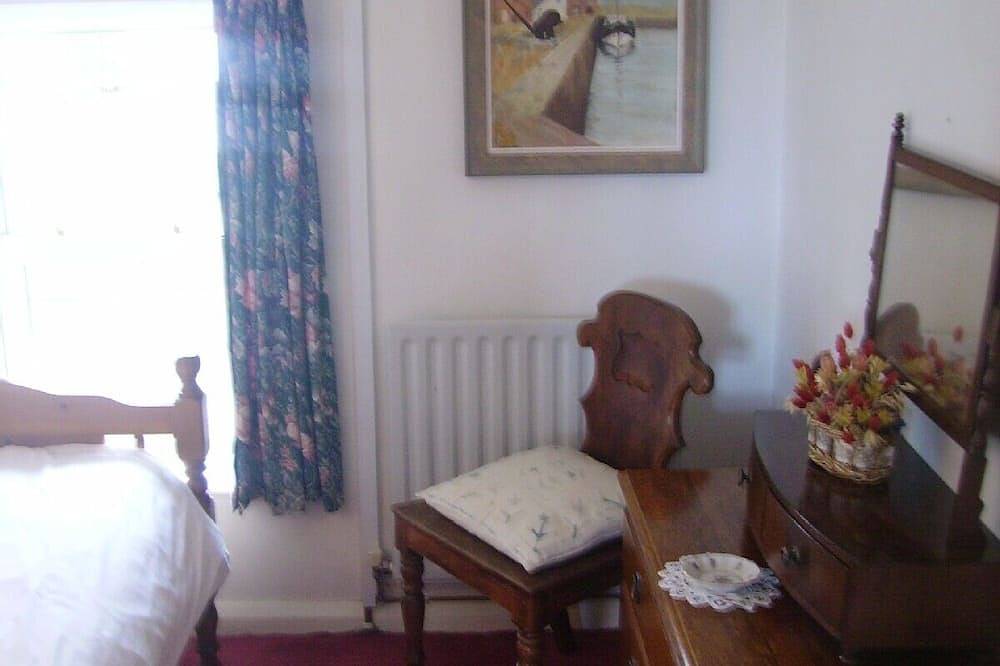 Delightful family cottage with large garden, amazing sea views, in Solva village in Solva, Pembrokeshire