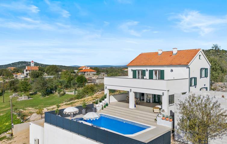 Ferienhaus für 8 Personen, mit Terrasse und Pool, mit Haustier - 1