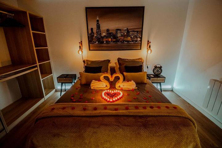 Gîte pour 2 personnes, avec terrasse et vue dans Pins-Justaret - 3