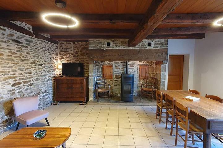 Location de vacances pour 6 personnes, avec jardin à Laval-sur-Luzège