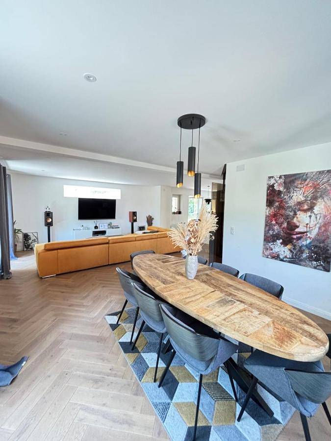 Location de vacances pour 10 personnes, avec Terrasse ainsi que Jardin et Piscine à Lampertheim