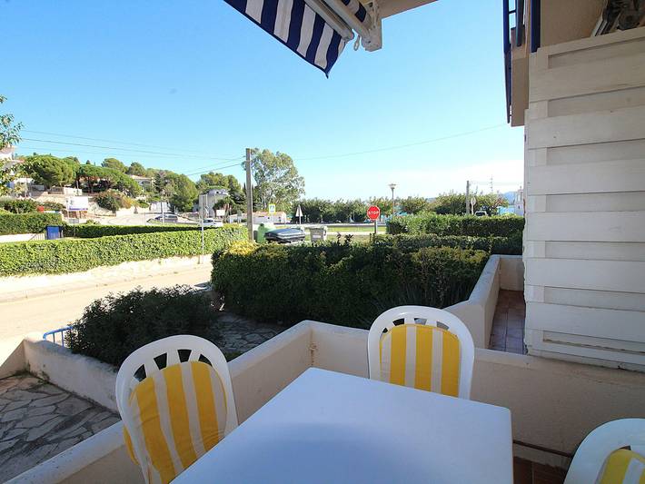 Ferienwohnung für 4 Personen, mit Terrasse und Garten in Platja Grifeu