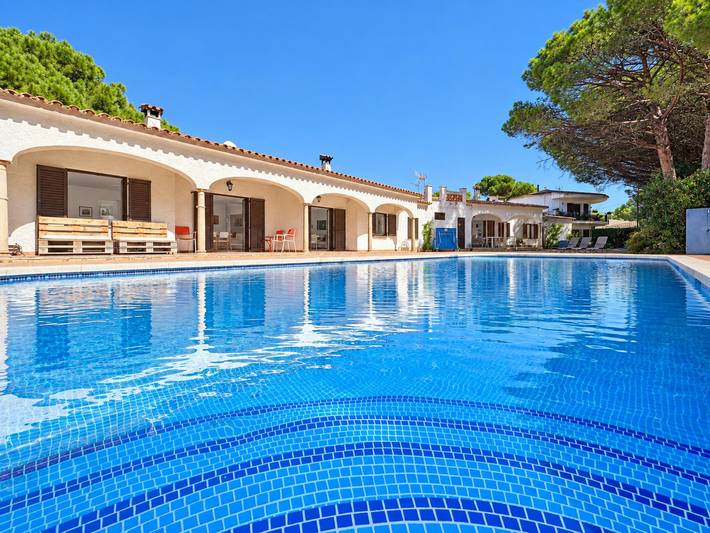 Casa rural para 6 personas, con Terraza además de Jardín y Piscina en Alt Empordà - 2