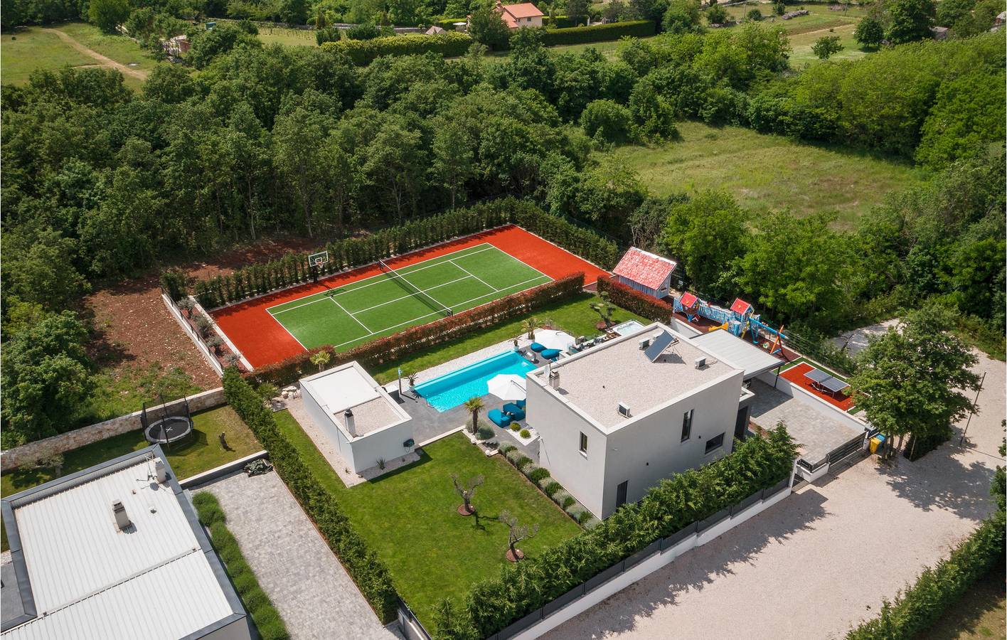 Geräumige 2-Zimmer-Wohnung mit Pool, Terrasse und hervorragender Ausstattung in Žminj, Zentralistrien