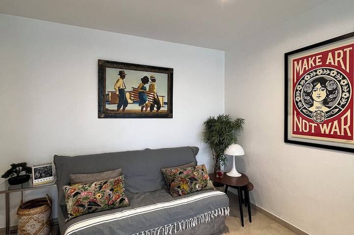 Appartement entier, Studio tout confort, jardin privatif, piscine et mer à 2 minutes à pied in Antibes, Côte méditerranéenne (France)