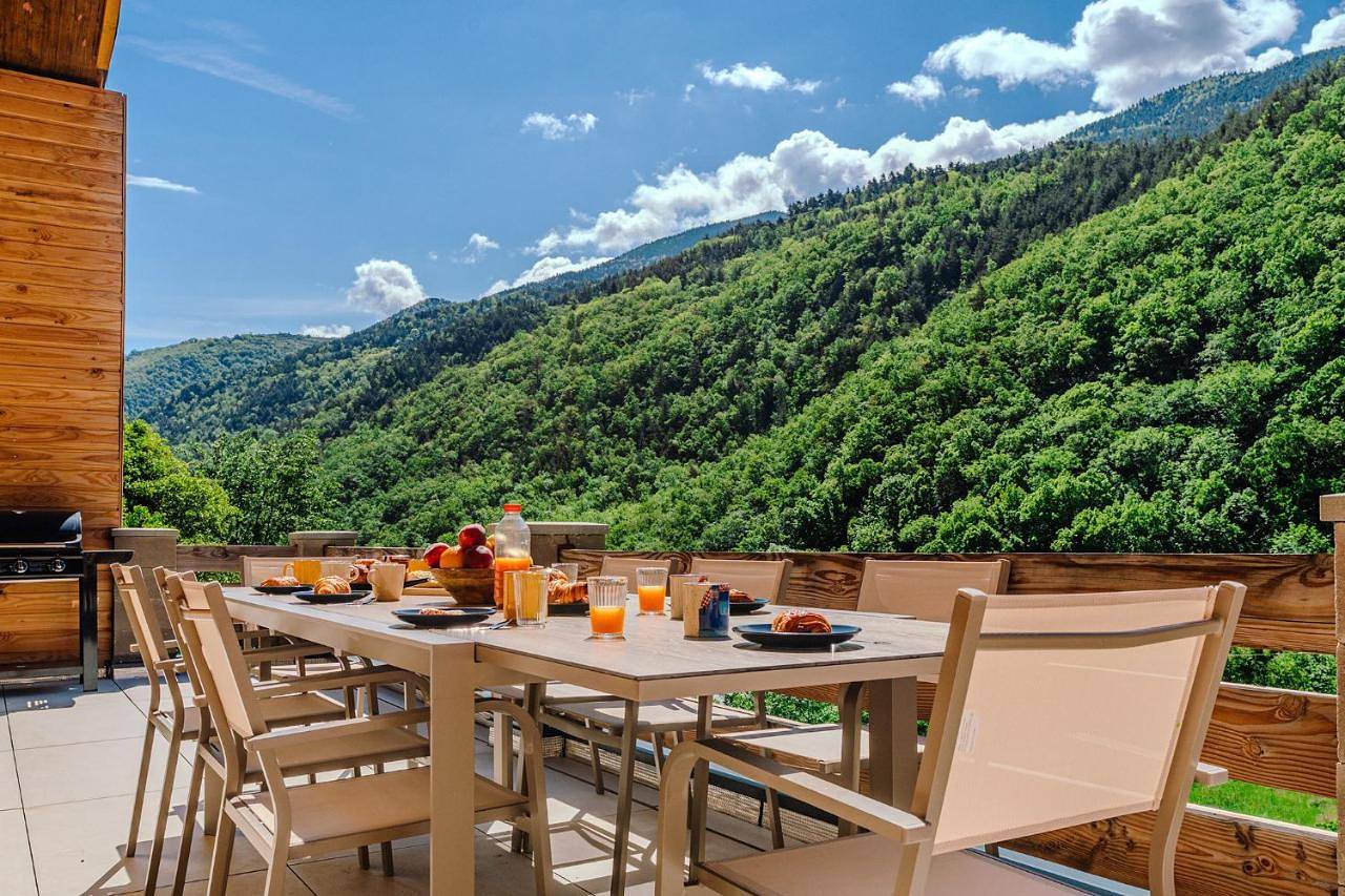 Chalet Prestige by Mahdi Piscine interieure privee Vue montagnes 12pers 300m2 in Fontpédrouse, Parc naturel régional des Pyrénées catalanes