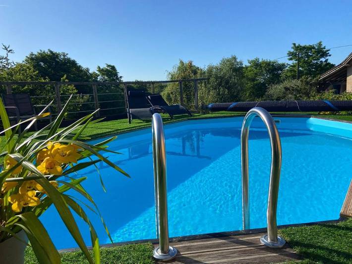Location de vacances pour 2 personnes, avec vue et sauna ainsi que jardin et piscine à Saint-Germain-de-la-Coudre