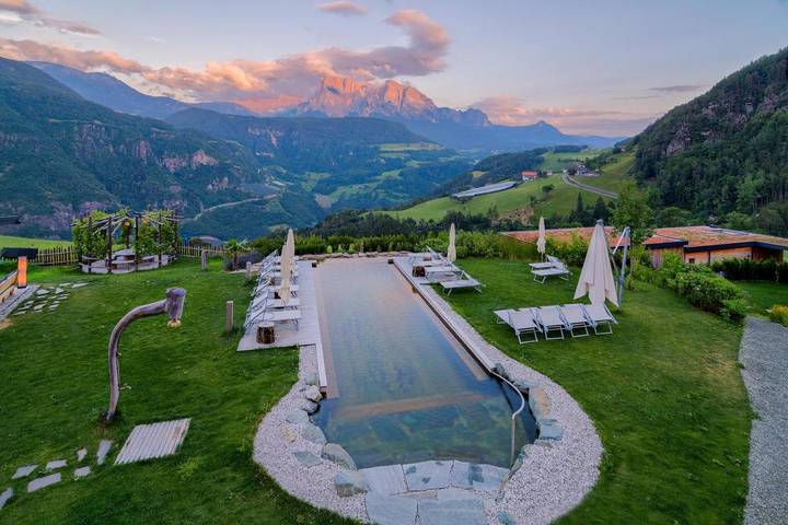 Hotel für 4 Personen, mit Balkon und Whirlpool sowie Terrasse und Garten