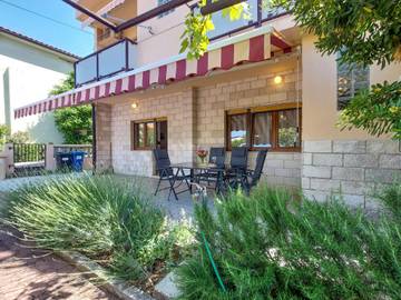 Ferienwohnung für 6 Personen, mit Terrasse und Garten in Punat