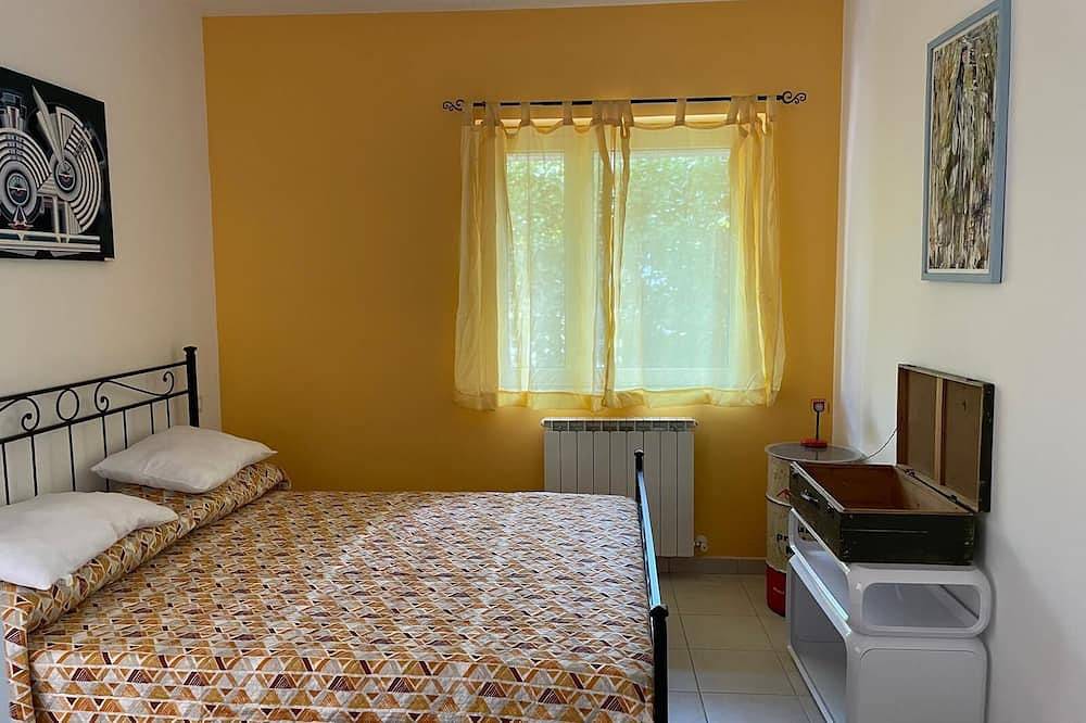 Entire apartment, Flowers apartments A in Sant'Egidio alla Vibrata, Teramo Province