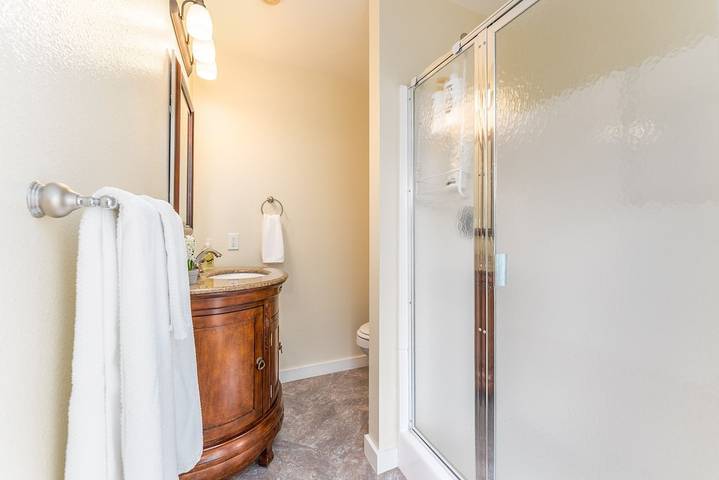 Gîte pour 10 personnes, avec jacuzzi ainsi que terrasse et jardin, animaux acceptés à Chelan - 4