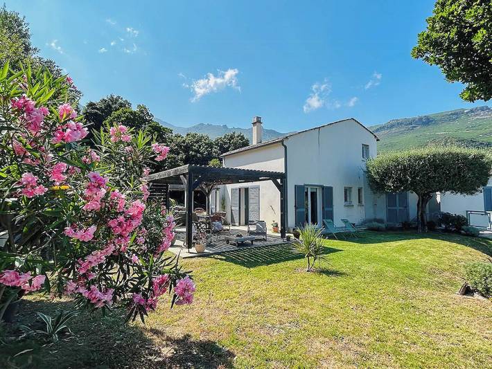 Location de vacances pour 6 personnes, avec jardin et terrasse à Brando - 4
