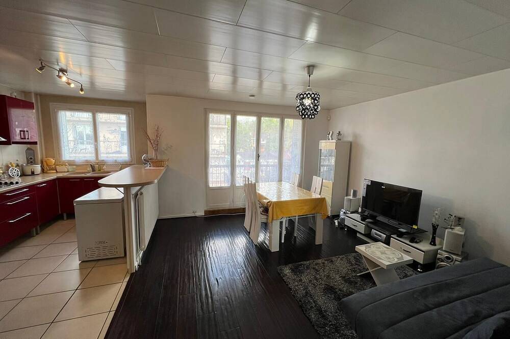 Entire apartment, Bel Appartement Familial Avec Balcon Pour 6 Voyageurs in Noisy-le-Sec, Seine-Saint-Denis