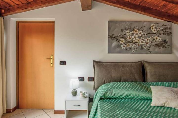 Entire apartment, Apartment Azalea in Lucino, Montano Lucino