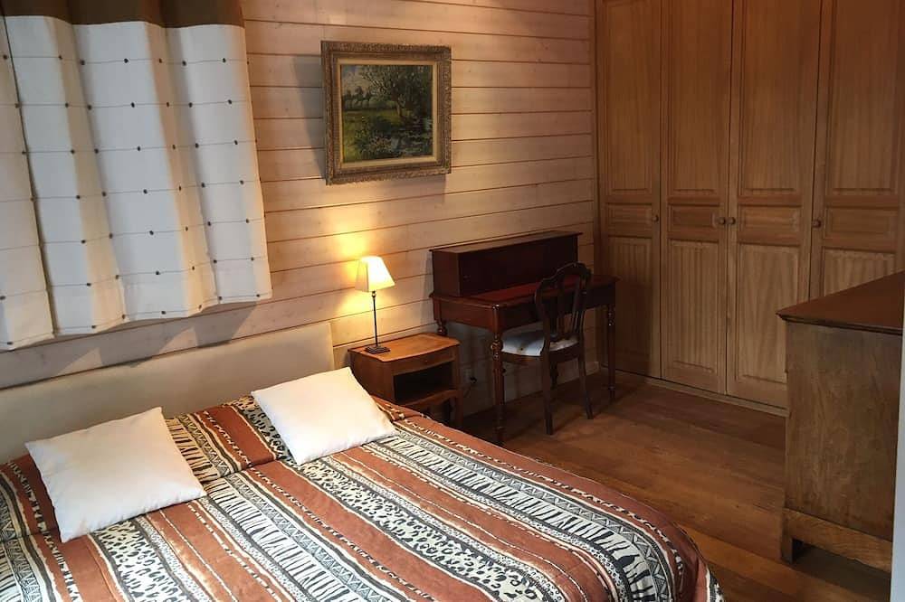 Independent house in property with views of Mont Blanc. in Collonge-Bellerive, Lake Geneva
