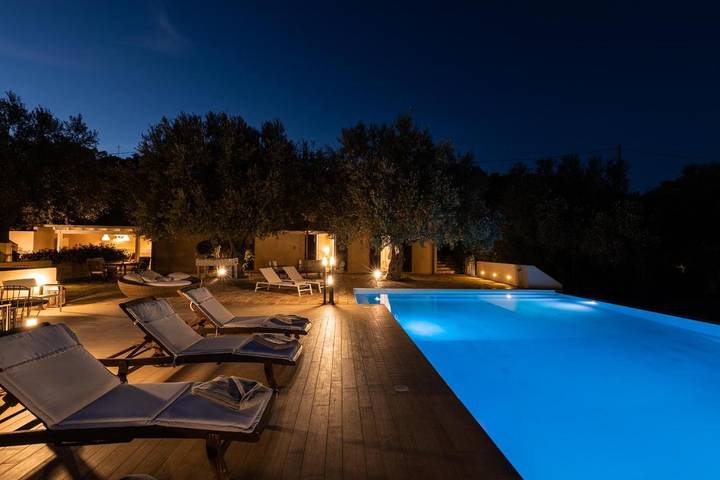 Villa per 8 persone, con giardino e piscina nonché panorama, con animali domestici a Noto