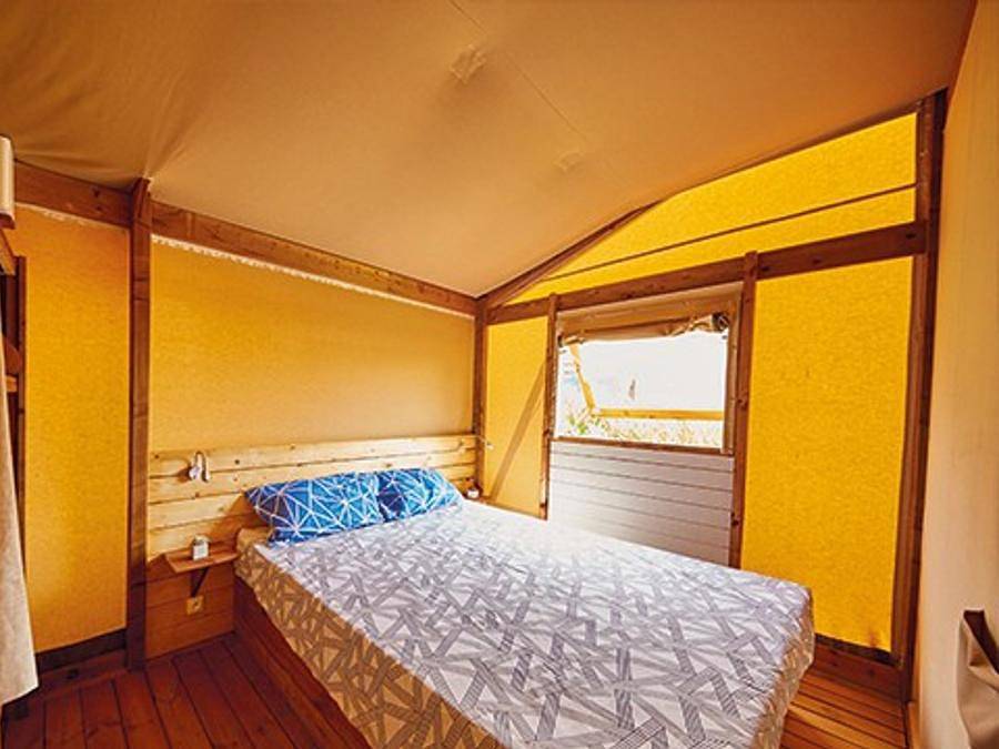 Camping La Croix du Vieux Pont - Canvas and wooden tent 5 persons - Lodge Tent | 2 Bedrooms | 4/5 Pers. | No bathroom in Berny-Rivière, Aisne