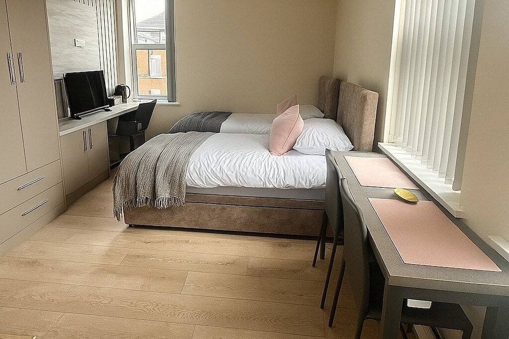 Entire apartment, New Cozy Modern Studios, Sleeps 2 in Bolton in Bolton, Greater Manchester