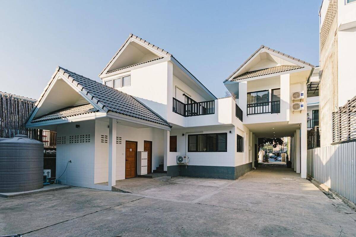 Moderna casa familiare - 4 camere da letto a 5 minuti dal centro storico in Chiang Mai, Tailandia