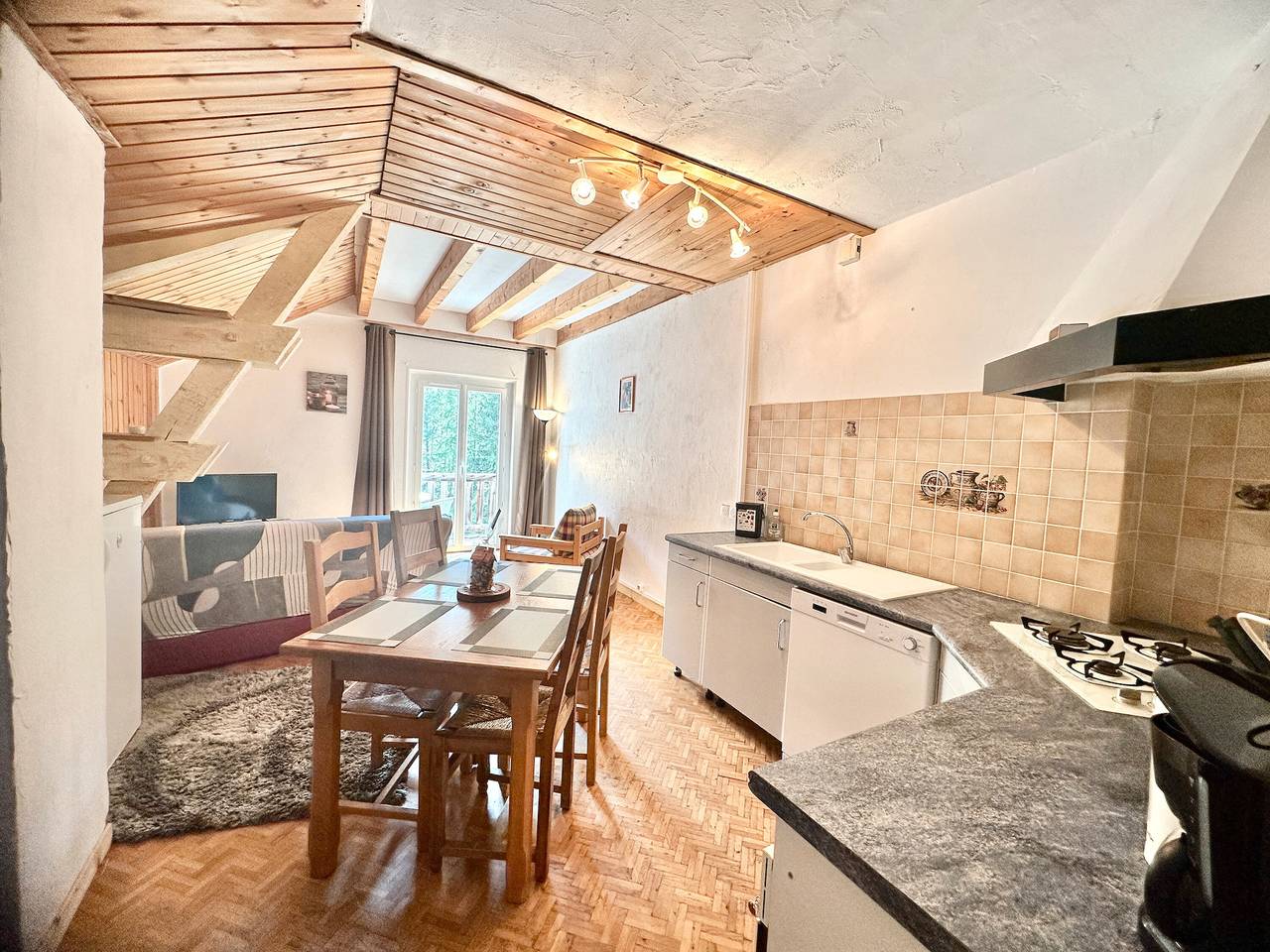 Entire apartment, Apartment 'Chez Zoë Au Chalet De Segure' with Mountain View, Shared Garden and Wi-Fi in Abriès-Ristolas, Queyras