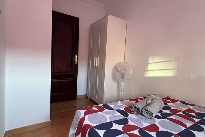 Appartement entier, Appartement près de la plage avec piscine et WIFI (E) in Sardina del Norte, Gáldar