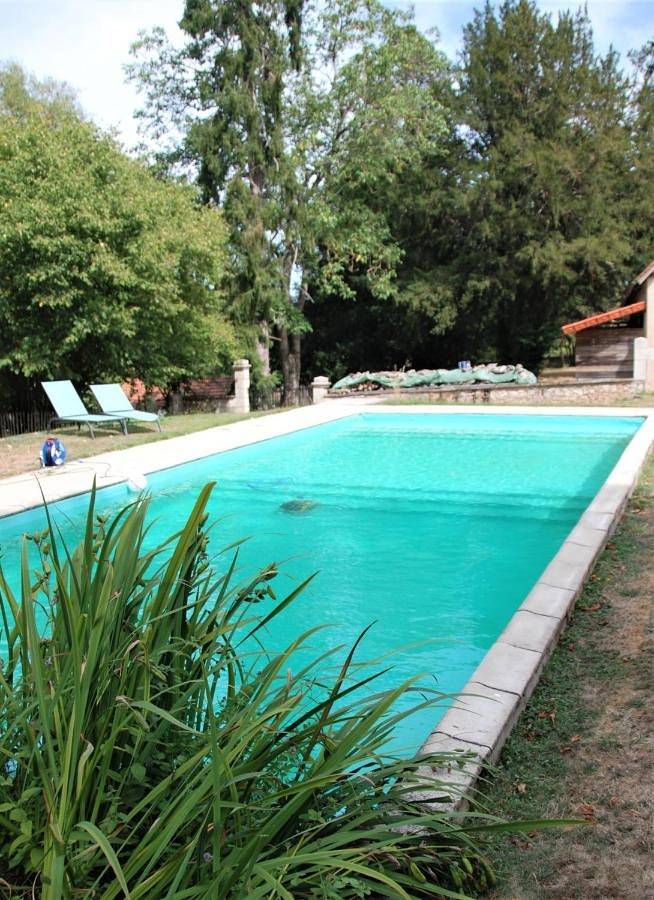 Location de vacances pour 2 personnes, avec jardin et vue ainsi que piscine et terrasse à La Perche - 4