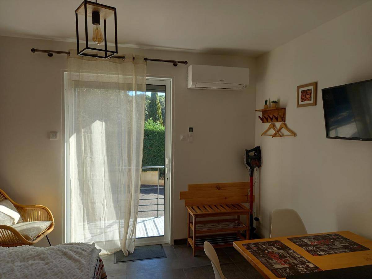 Appartement entier, One-Bedroom Apartment in Mondragon, Vaucluse
