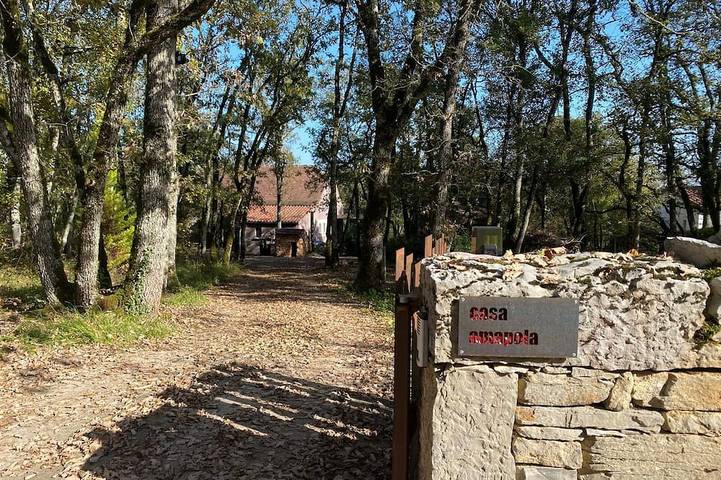 Location de vacances pour 7 personnes, avec Piscine à Espédaillac
