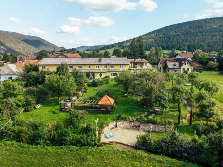 Hotel für 2 Personen, mit Balkon und Terrasse sowie Garten und Ausblick in Puchberg am Schneeberg