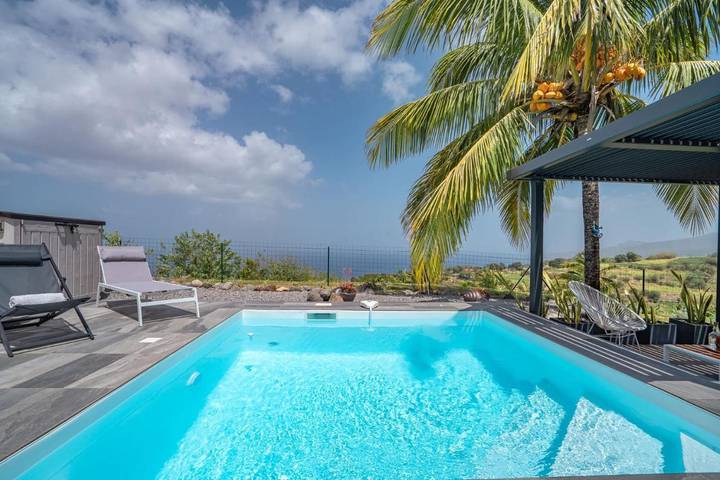 Villa pour 4 personnes, avec jardin et piscine