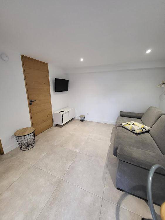 Gîte pour 2 personnes, avec Terrasse et Vue à Carignan-de-Bordeaux - 4