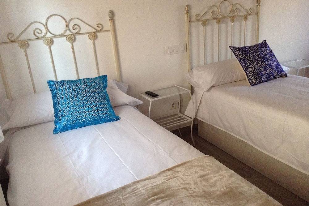 Entire apartment, C R *** Apartment Planeta Vera (Oak), designed for families and groups in Jarandilla de la Vera, Cáceres Region